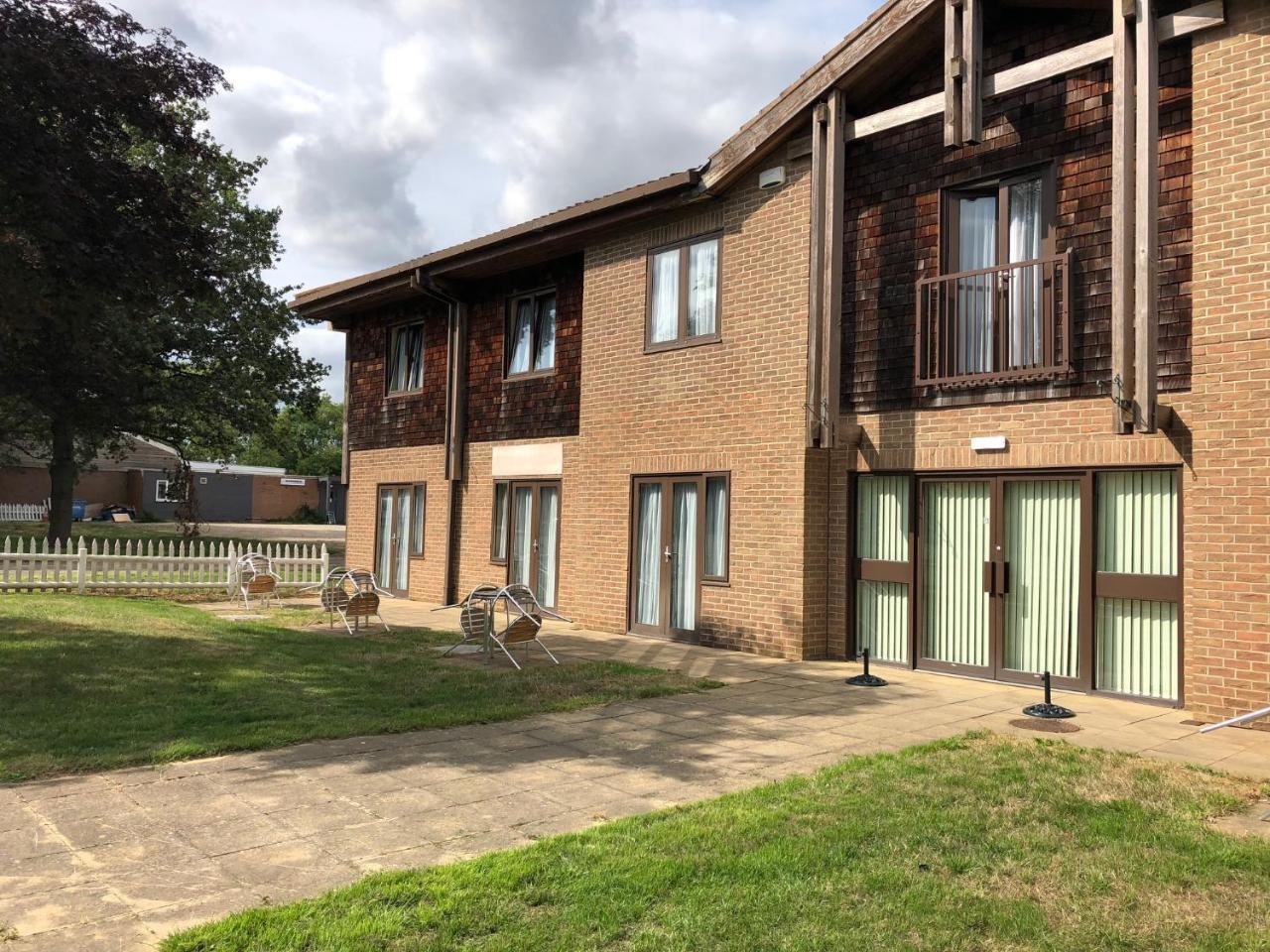 Stoneleigh Park Lodge Ashow Exterior photo